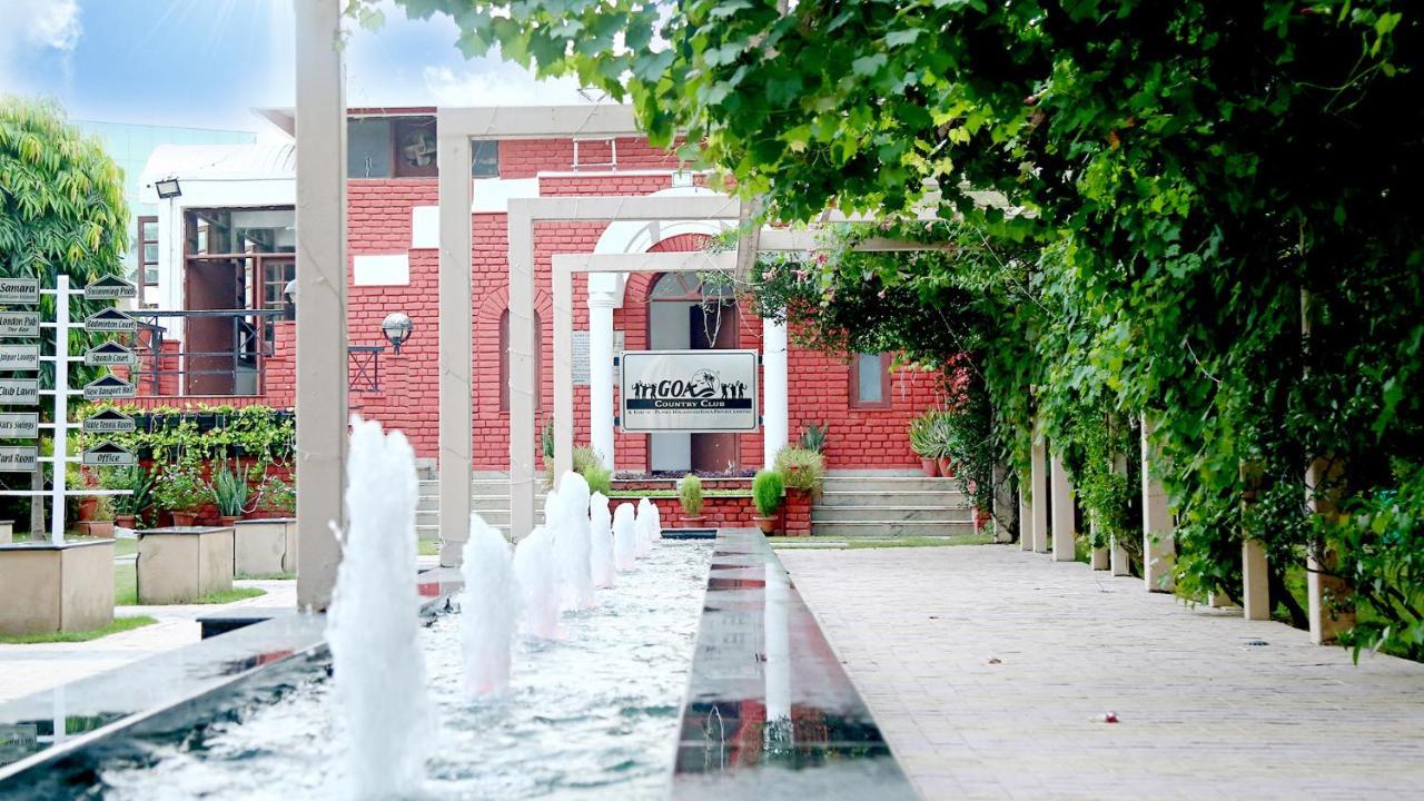 Goa Country Club Hotel Gurgaon Exterior photo