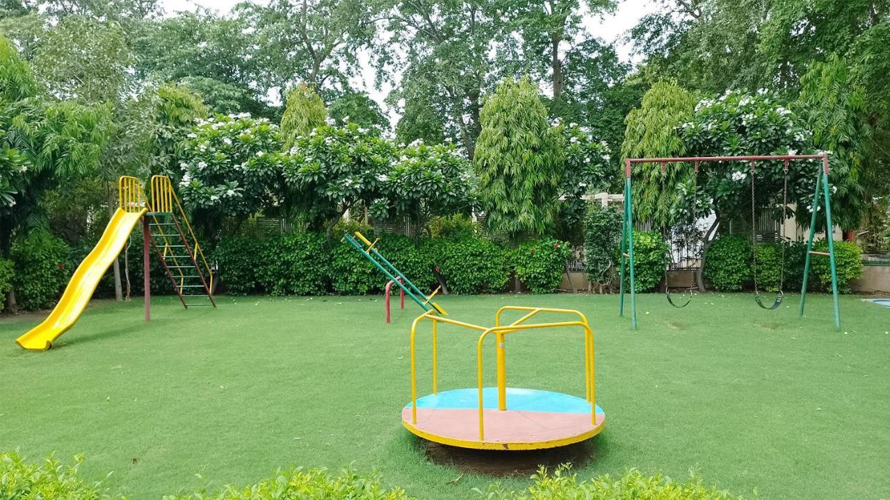 Goa Country Club Hotel Gurgaon Exterior photo
