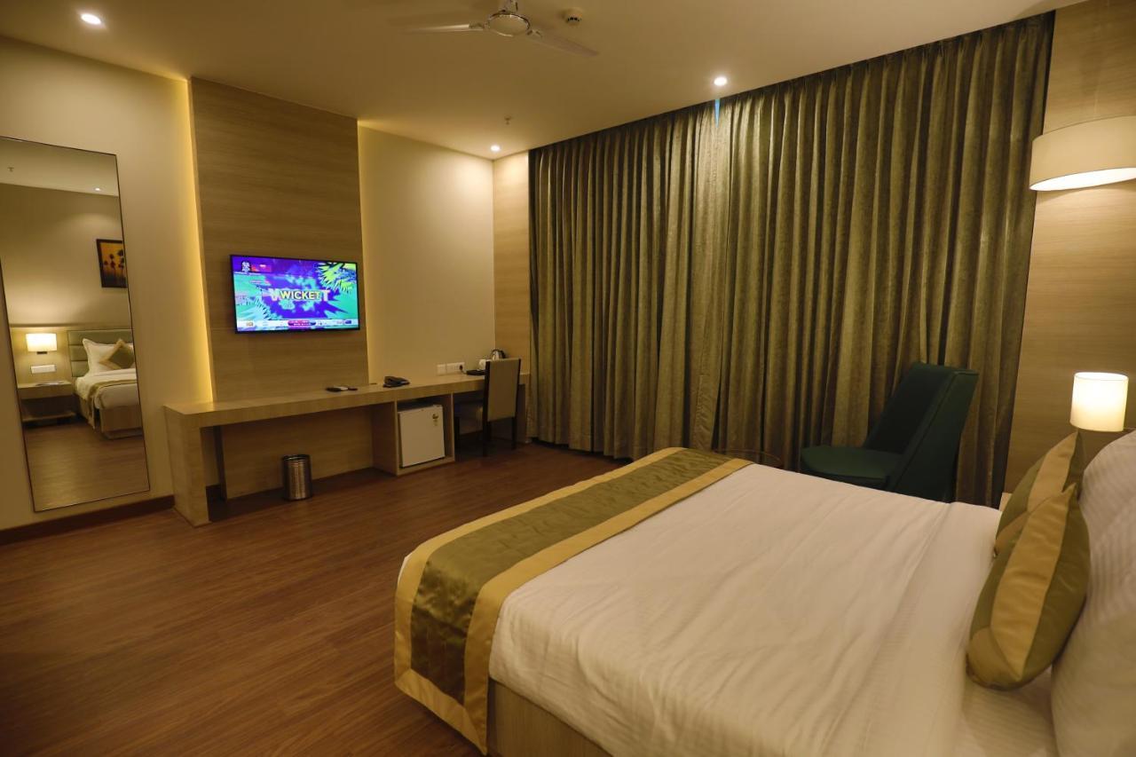 Goa Country Club Hotel Gurgaon Exterior photo