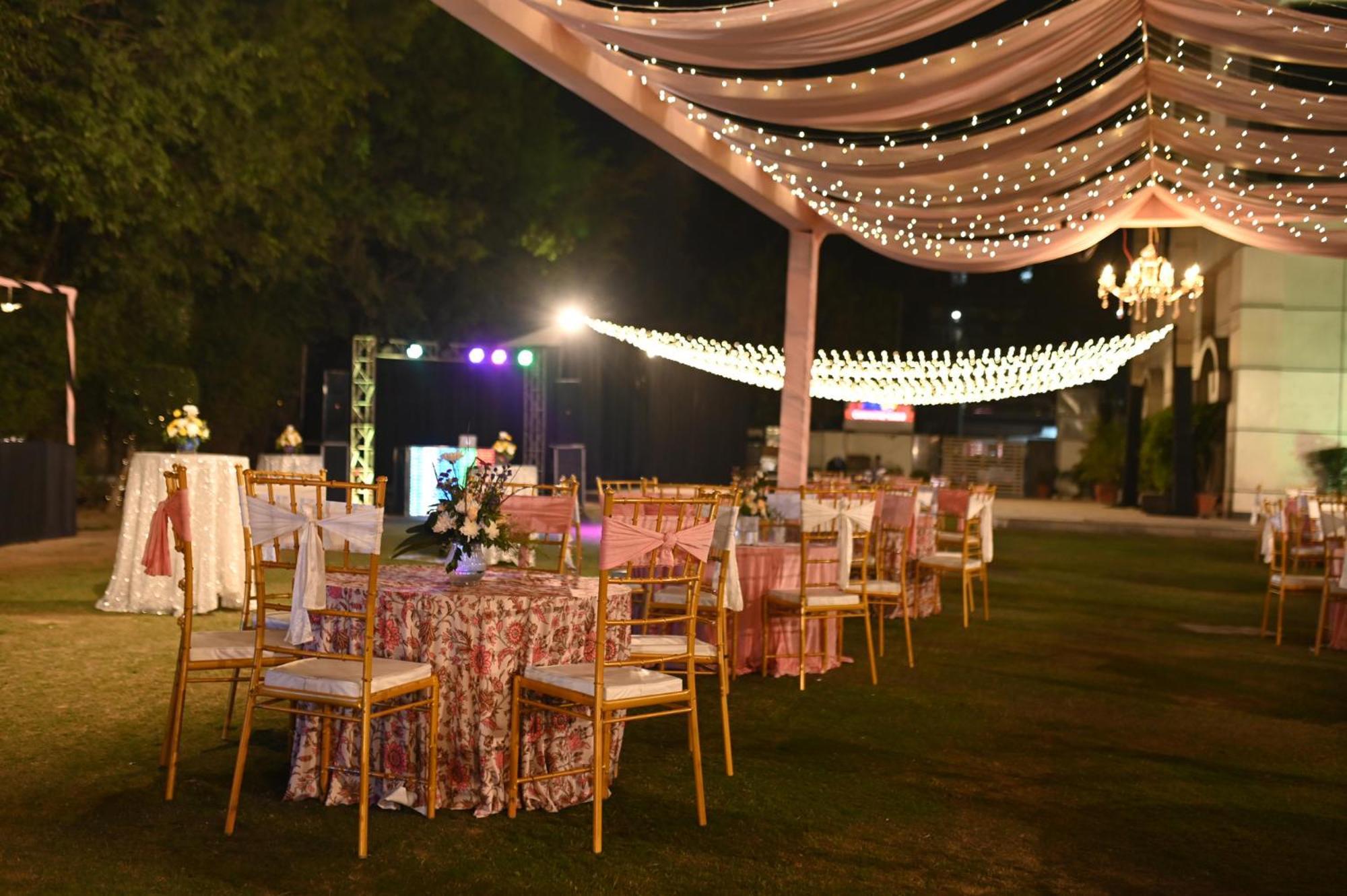 Goa Country Club Hotel Gurgaon Exterior photo