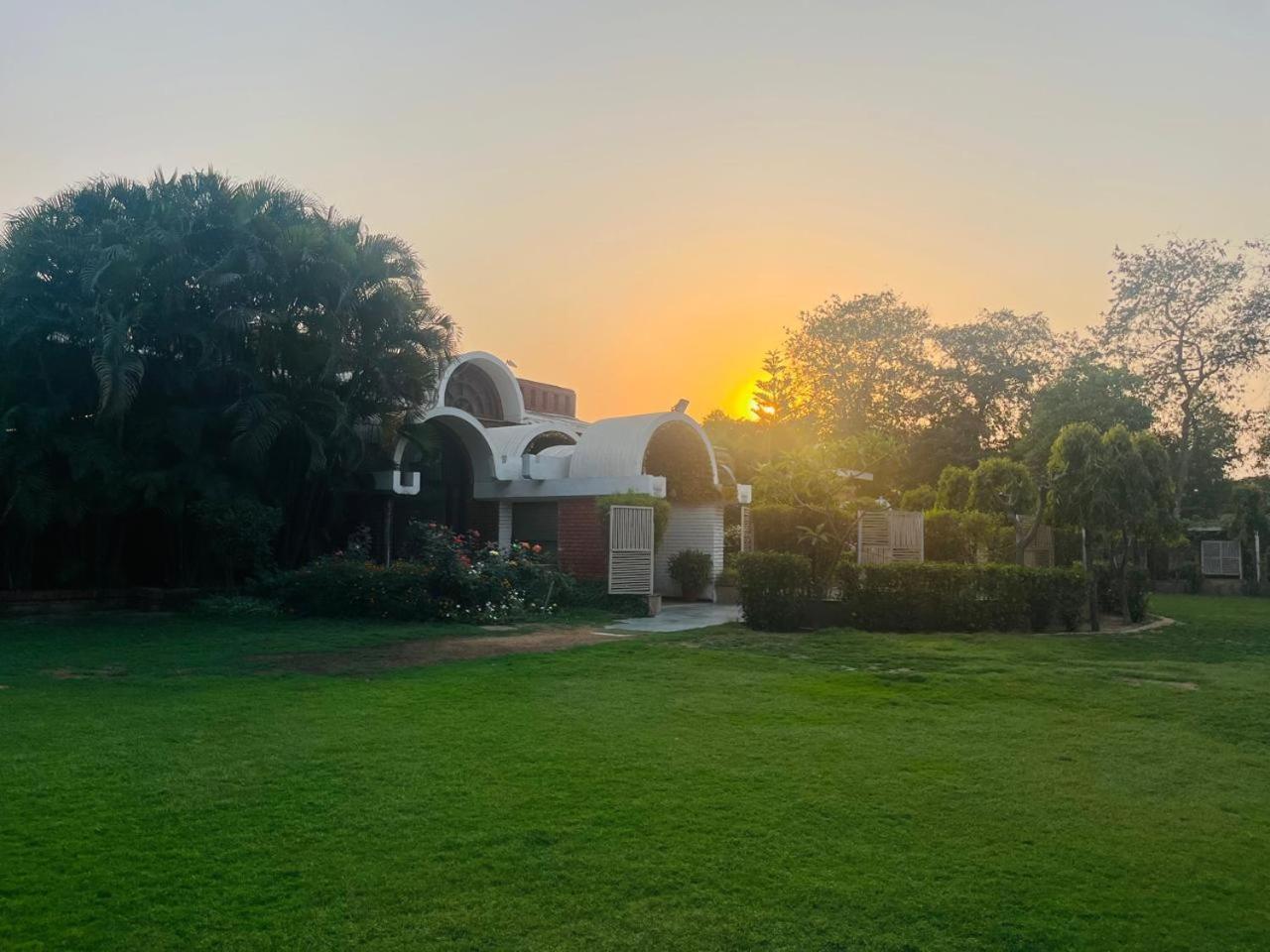 Goa Country Club Hotel Gurgaon Exterior photo